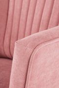 Fotel do salonu klasyczny, tkanina velvet, kolor różowy i nóżki drewniane w kolorze czarnym