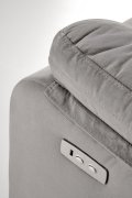 Fotel do salonu kolor popielaty z trzema poduszkami z funkcją elektrycznego rozkładania, funkcja relax