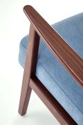 Fotel do salonu retro, kolor niebieski i nóżki drewniane ciemny orzech