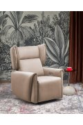 Beżowy fotel do salonu, rozkładany z funkcją relax