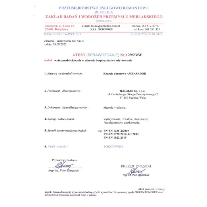 Fotel do biurka na chromowanej podstawie, czarne siedzisko, siatkowe oparcie i zagłówek, regulowane podłokietniki