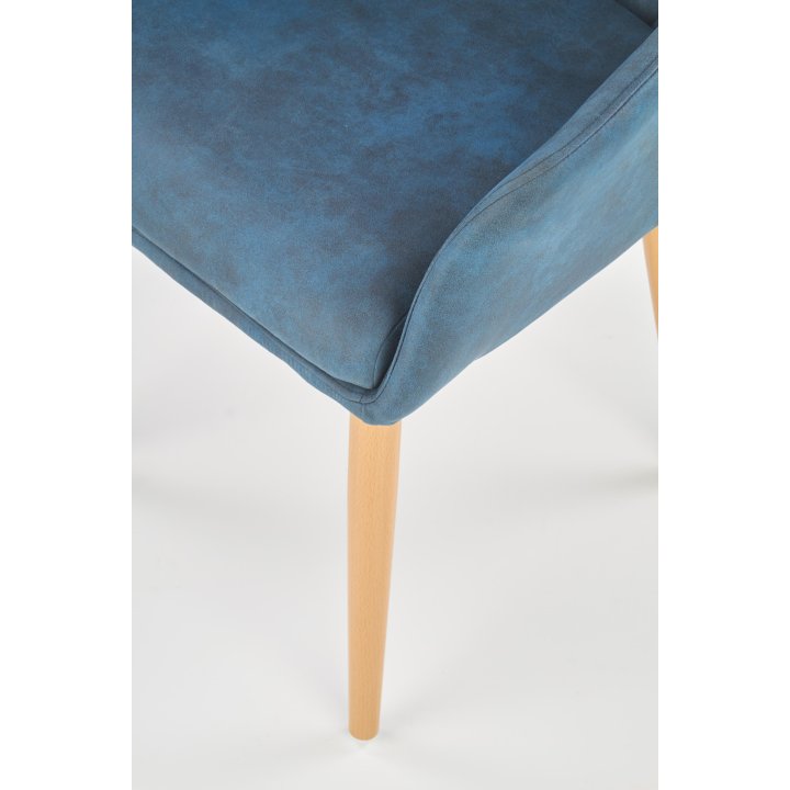 Krzesło do salonu na prostych nogach pikowane z podłokietnikami