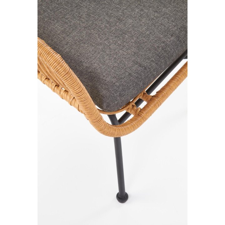 Fotel do salonu, boho, skandynawski, kolor naturalny, stelaż czarny szara poduszka, rattan syntetyczny