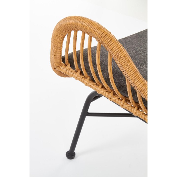 Fotel do salonu, boho, skandynawski, kolor naturalny, stelaż czarny szara poduszka, rattan syntetyczny