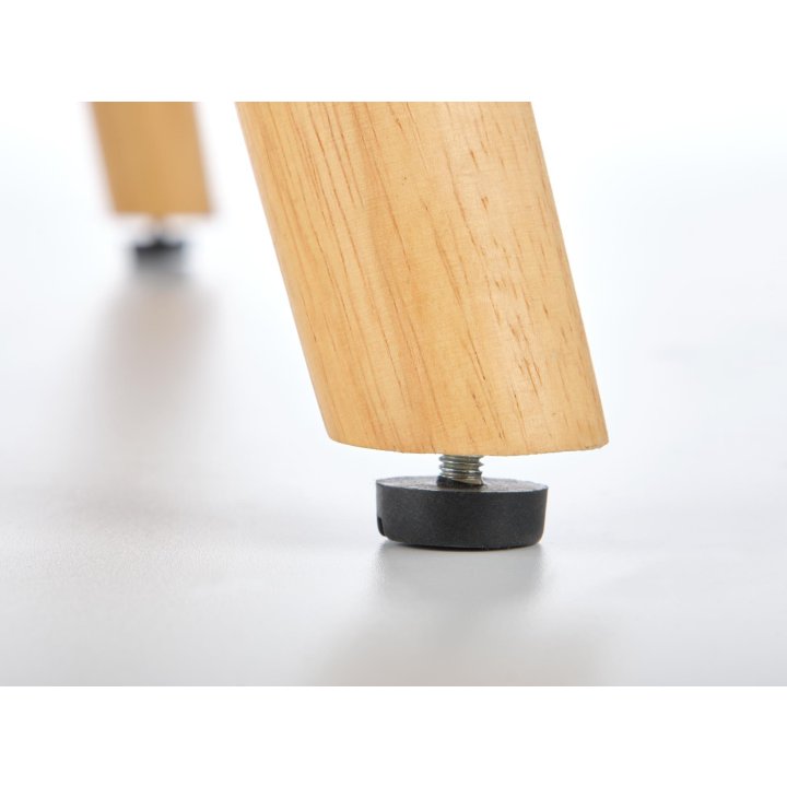 Fotel do salonu klasyczny, tkanina velvet, kolor popielaty i nóżki drewniane w kolorze czarnym