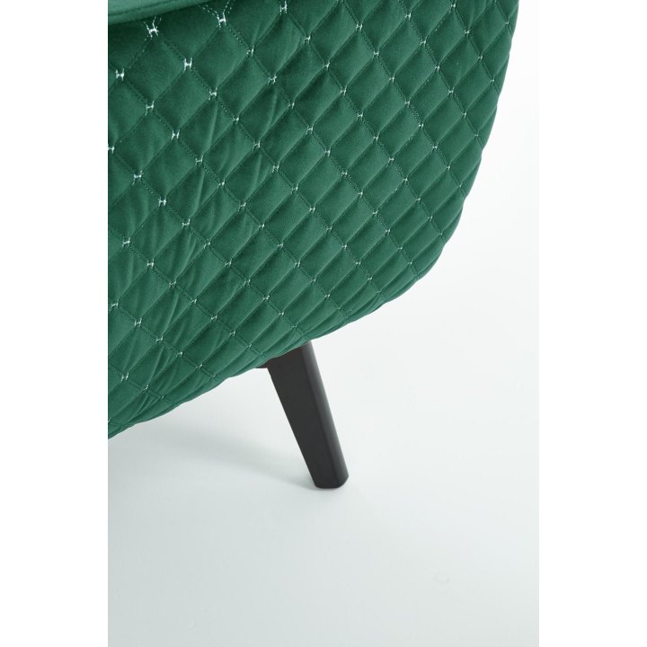 Fotel do salonu, klasyczny, tradycyjny, typu uszak, ciemnozielona tapicerka, nóżki czarne drewniane, oparcie pikowane