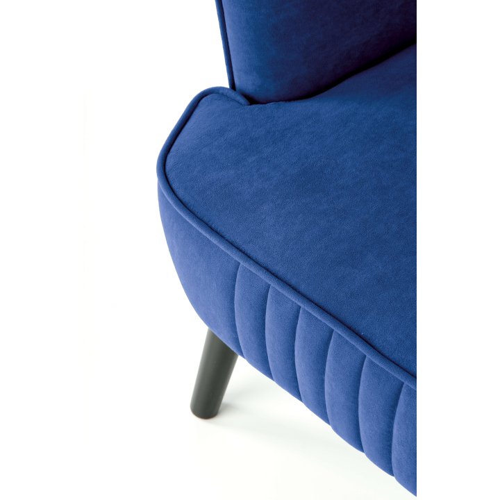 Fotel do salonu klasyczny, tkanina velvet, kolor granatowy i nóżki drewniane w kolorze czarnym