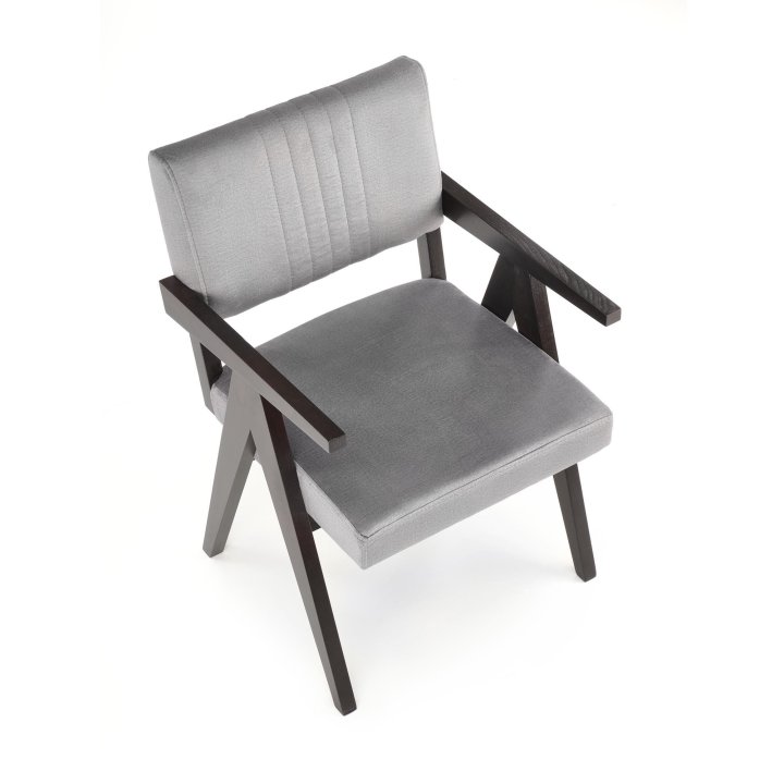 Szare krzesło do salonu z drewnianymi podłokietnikami - styl vintage
