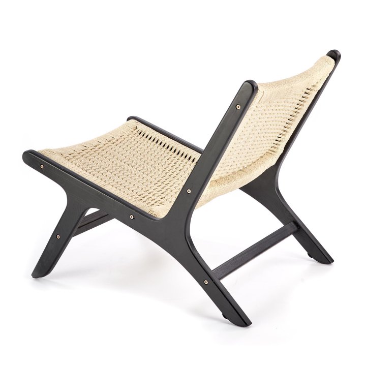 Fotel do salonu w kolorze naturalnym i z czarnym stelażem, w stylu boho, sznurek