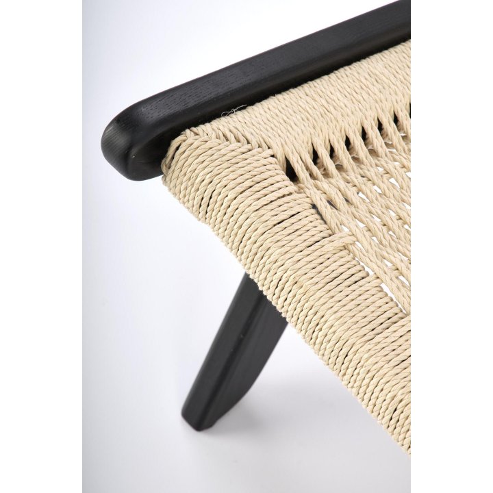 Fotel do salonu w kolorze naturalnym i z czarnym stelażem, w stylu boho, sznurek