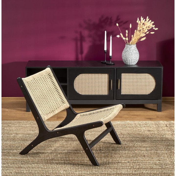 Fotel do salonu w kolorze naturalnym i z czarnym stelażem, w stylu boho, sznurek