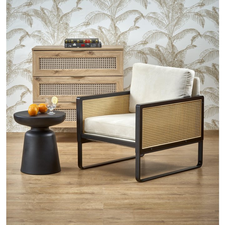 Fotel do salonu, nowoczesny, boho, kolor naturalny z czarnym stelażem, tkanina velvet, rattan syntetyczny