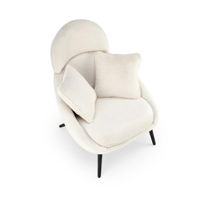 Fotel do salonu, nowoczesny, kolor kremowy z poduszkami na czarnych nogach