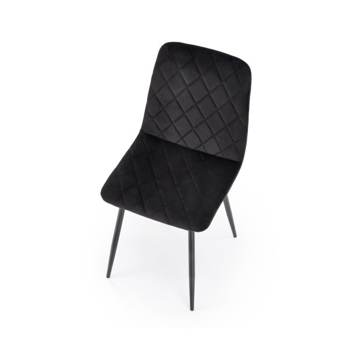 Czarne pikowane krzesło do jadalni z czarnymi nogami