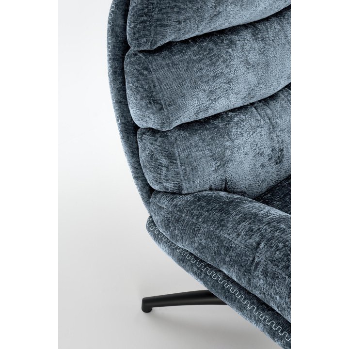 Niebieski fotel z podnóżkiem i funkcją kołysania na czarnym krzyżaku