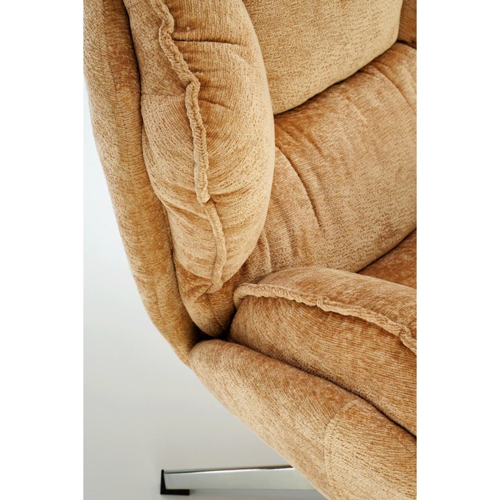 Fotel do salonu, musztardowy na chromowanej eleganckiej podstawie