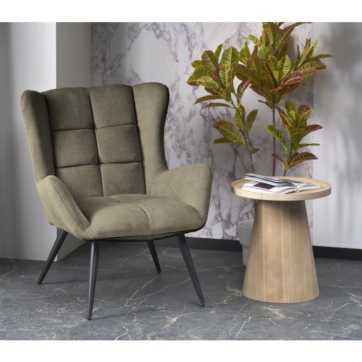 Fotel do salonu, klasyczny, kolor oliwkowy, z przeszyciami, na czarnych metalowych nogach, tkanina - VARDO