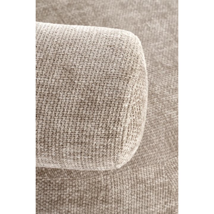 Beżowy wypoczynkowy fotel z oparciem do salonu na czarnych nóżkach