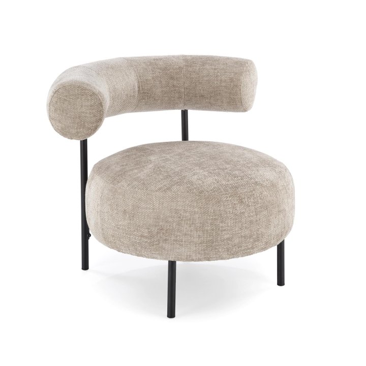 Beżowy wypoczynkowy fotel z oparciem do salonu na czarnych nóżkach