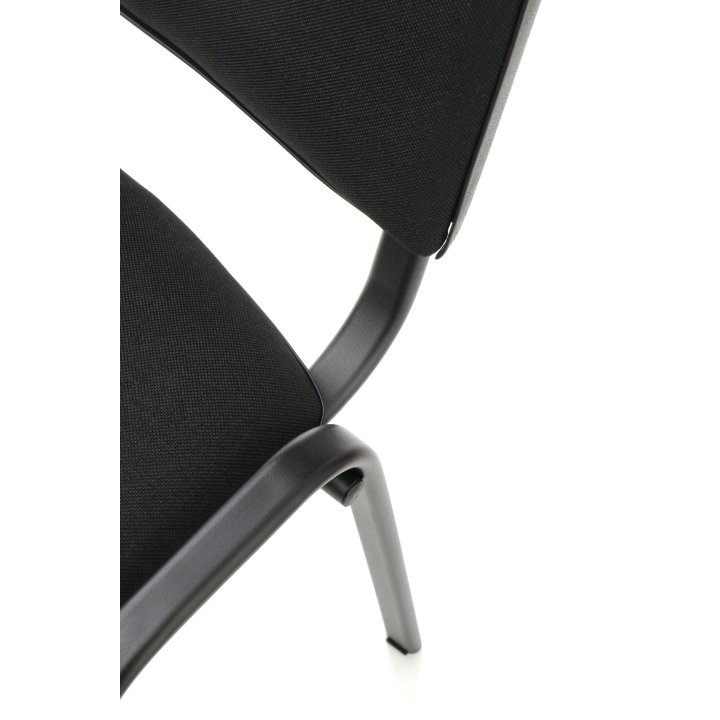 Czarne krzesło do kuchni z metalową ramą - klasyczny design