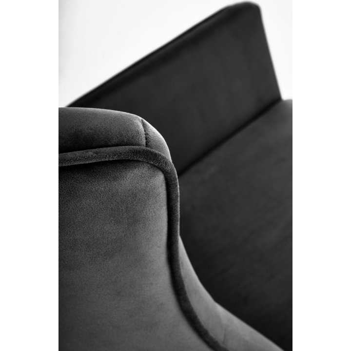 Fotel do salonu, bujany, nowoczesny, czarny, na czarnych drewnianych płozach, tkanina velvet