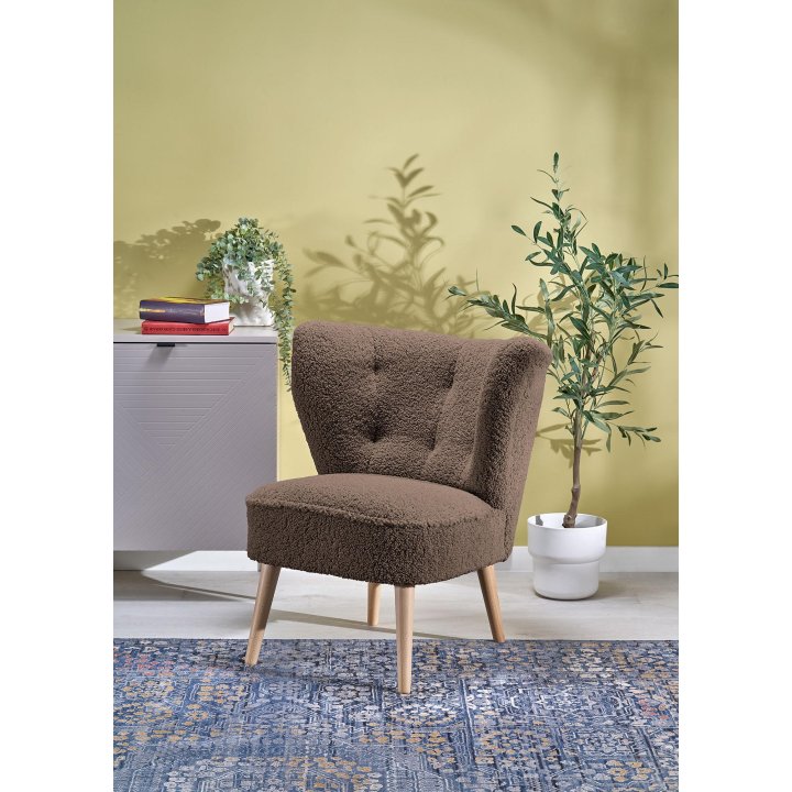 Fotel do salonu nowoczesny, tkanina SVEN, kolor ciemny brązowy i nóżki drewniane w kolorze naturalnym